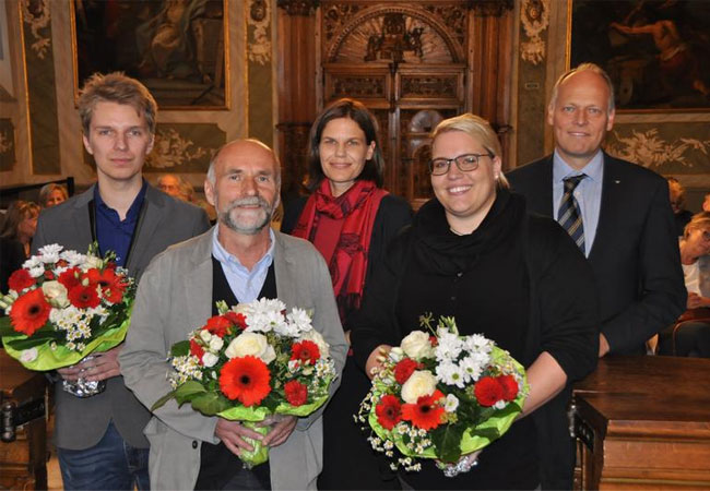Pressebild: Energieeffizienzpreisverleihung: v.l.: Tobias Saberniak (3.Preis), Andreas Roß (1.Preis), Muriel Helbig (Präsidentin), Mareike Redde (2.Preis) und Titus Jochen Heldt (Vorstand)r