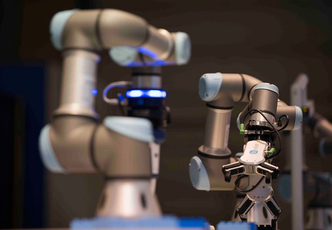 Pressebild: OnRobot, Der neue 2-Finger-Greifer RG6 von On Robots wurde in enger Zusammenarbeit mit Universal Robots entwickelt. Foto: MCH/Lars Møller
