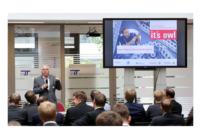 Pressebild: Der Technologietransfer aus dem Spitzencluster it´s OWL ist ein Erfolgsmodell