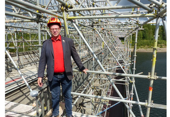 Pressebild: Hängerüstung an der Talsperre