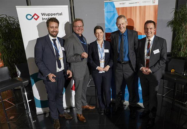 Pressebild: Expertinnen und Experten des Wuppertal Instituts verfolgten die Verhandlungen während der 23. Weltklimakonferenz. / Frank Wiedemeier/EnergieAgentur.NRW