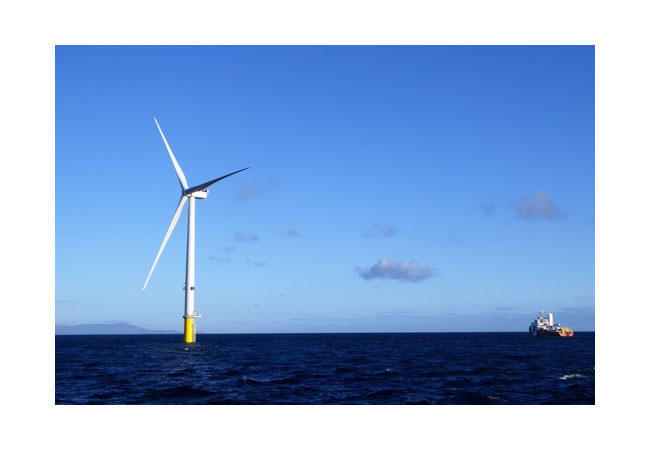 Pressebild: Photo (click to download) of the first turbine at the Walney Extension offshore wind farm, which is under construction and expected to be fully commissioned in second half of 2018.