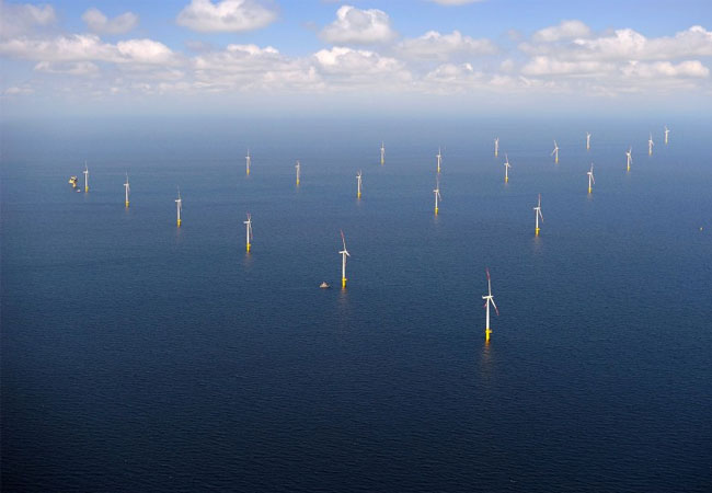 Pressebild: EnBW Baltic 1 besteht aus 21 Windenergieanlagen und einer Umspannplattform. Der Offshore-Windpark liegt etwa 16 Kilometer nördlich der Halbinsel Darß/Zingst. Mit einer Gesamtleistung von rund 50 Megawatt können jährlich rund 185 Gigawattstunden Strom erzeugt werden. / Foto: EnBW/Matthias Ibeler