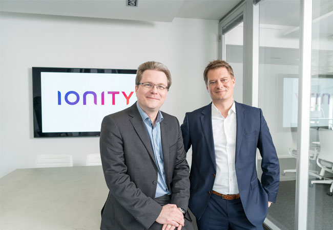 Pressebild: Die IONITY-Geschäftsführung: COO Dr. Marcus Groll (links) & CEO Dr. Michael Hajesch (rechts)