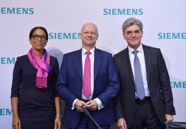 Pressebild: Auf der Jahrespressekonferenz 2017 in der Siemens-Konzernzentrale in München (von links nach rechts): Janina Kugel, Mitglied des Vorstands der Siemens AG und Chief Human Resources Officer; Ralf P. Thomas, Mitglied des Vorstands der Siemens AG und Chief Financial Officer und Joe Kaeser, Vorsitzender des Vorstands der Siemens AG.