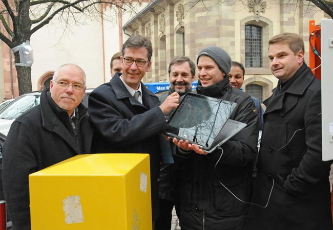 Pressebild: Beim Start des Projekts „Klimaerlebnis Würzburg“ (von links): Wolfgang Kleiner, Christian Schuchardt, Thomas Rötzer, Christian Hartmann und Heiko Paeth. (Foto: Robert Emmerich)