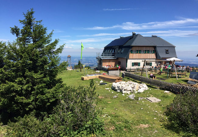 Pressebild: Touristenmagnet auf 1.527m wird mit Strom aus 90% erneuerbaren Energien versorgt