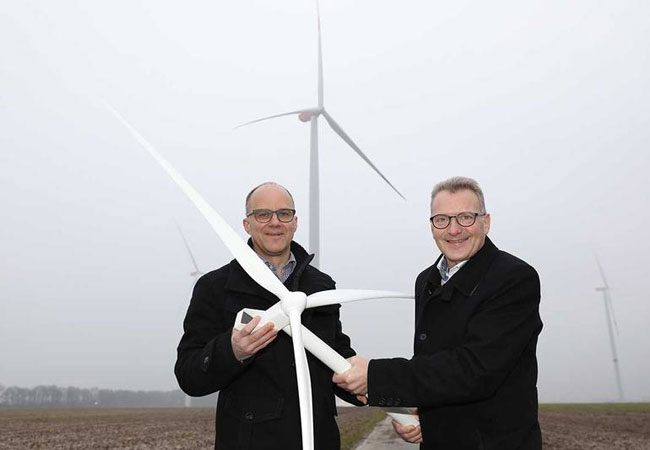 Pressebild: Seit Mitte Dezember produzieren drei neue Windräder der NEW nördlich der A44 Strom für die Region.
