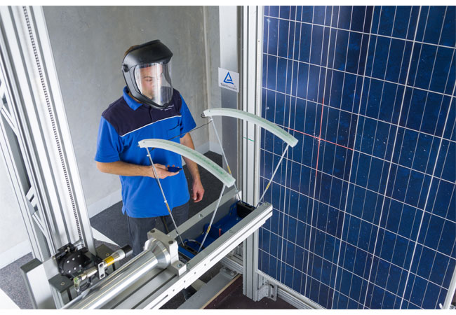 Pressebild: Photovoltaik Hagelschlag / © 2017 TÜV Rheinland