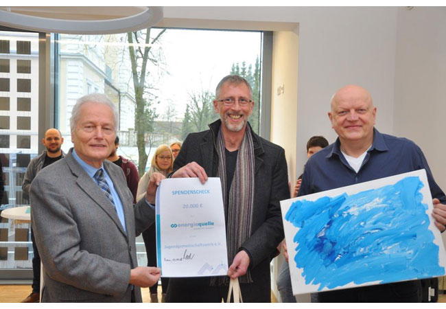 Pressebild: v.l. Senator a.D. Claus Jäger (Vorstandsvorsitzender JGW), Jens Hartmann (Geschäftsführer JGW) und Joachim Uecker (Geschäftsführer Energiequelle)