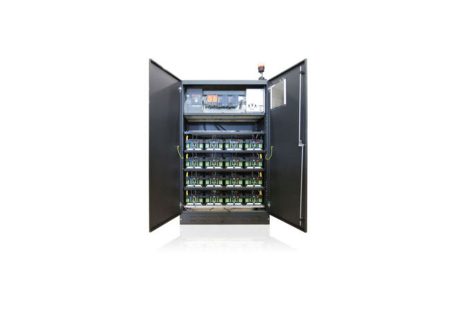 Pressebild: Yuasa Battery zeigt USV mit 16 Li-Ionen-Zell-Modulen