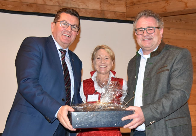 Pressebild: v.l.n.re.: Staatssekretär Franz Josef Pschierer, die bayerische bvse-Landesvorsitzende Christiane Neuhaus und bvse-Hauptgeschäftsführer Eric Rehbock