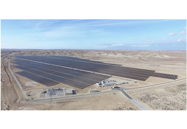 Pressebild: Das Solarkraftwerk Ashalim liegt in der israelischen Negev-Wüste.(Bildnachweis: BELECTRIC)