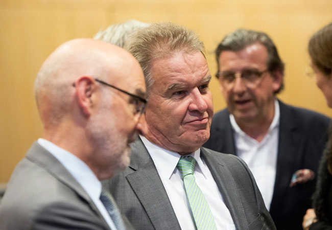 Pressebild: v. l.: Peter Fuhrmann, Abteilungsleiter im Umweltministerium, im Gespräch mit Minister Franz Untersteller Quelle: Katrin Spannblöchl/KD Busch