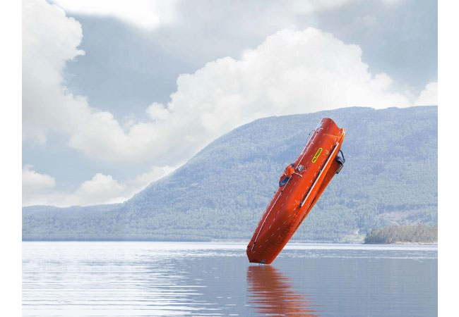 Bild: PALFINGER MARINE FF1200 Freefall Rettungsboot Urheberrecht: Palfinger Marine GmbH