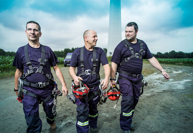 Pressebild: 10 Jahre RoSch Industrieservice GmbH - Lingener ganz weit oben