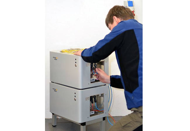 Pressebild: Installation modulare Speichersysteme