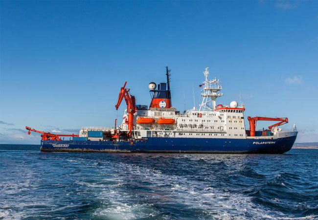 Pressebild: Das Wissenschaftler-Team sticht am 17. März mit dem Forschungsschiff Polarstern in See.