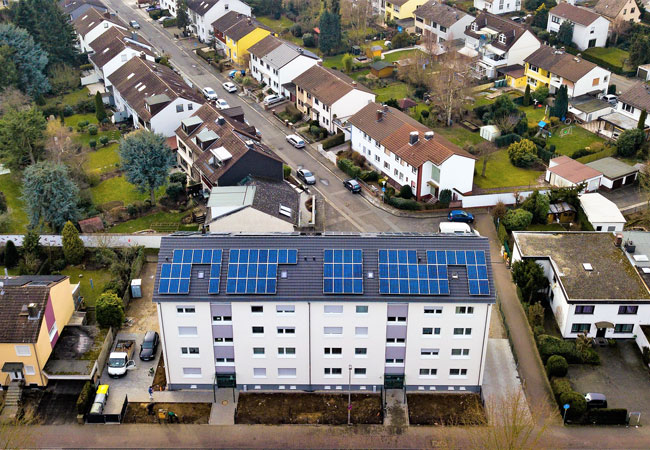 Pressebild: WIRSOL errichtet erste Photovoltaik-Anlage für die Baugenossenschaft Maintal