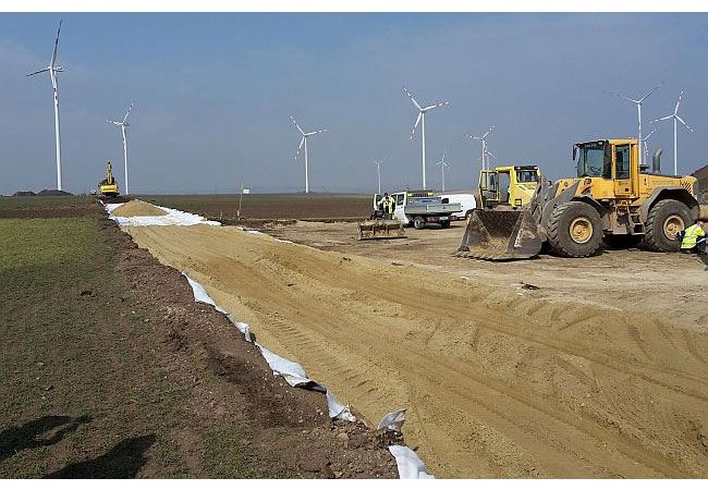 Pressebild: Die Verkabelungsarbeiten für unsere vier neuen Windkraftanlagen im Windpark Dürnkrut werden diese Woche abgeschlossen