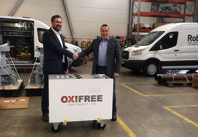Pressebild: Von links C. Michels und G. Huebner, Copyright Robke Erdoel- und Erdgastechnik GmbH