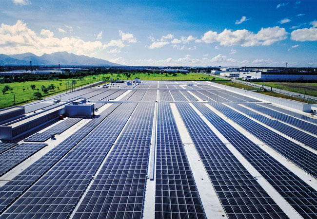 Pressebild: Die PV-Anlage auf den Philippinen ist mit 4,77 MW eine der größten Eigenverbrauchsanlagen der Welt