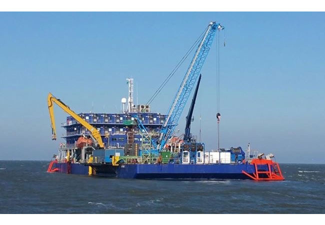 Pressebild: Photo caption: CWind's dedicated power cable repair barge, the ASV Pioneer