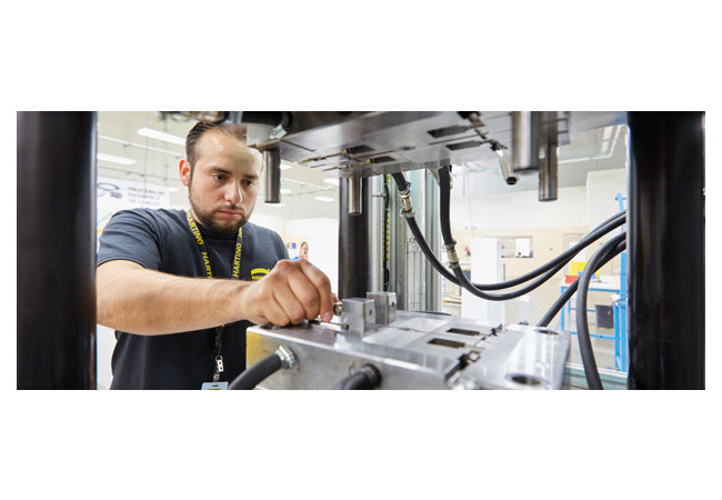 Pressebild: Direktinvestitionen in den ausländischen Maschinenbau legen zu, Investitionsbestand im deutschen Maschinenbau bleibt konstant / Foto: Ralf Baumgarten
