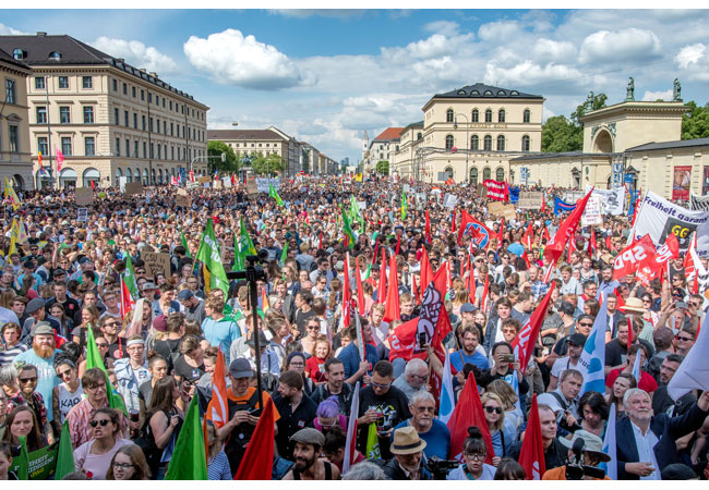 Pressebild: Mehr als 30.000 protestieren gegen das neue Polizeiaufgabengesetz