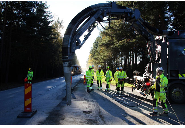 Pressebild: Für die eRoadArlanda wurde die Stromschiene direkt in der Straße verlegt. © eRoadArlanda