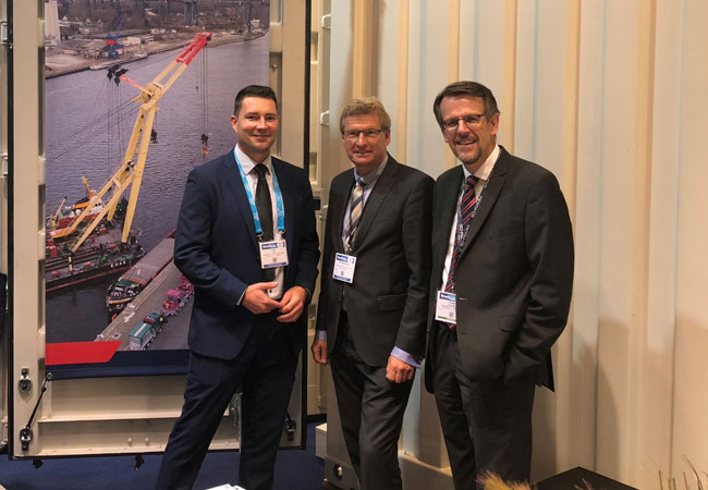 Pressebild: Kai Lass (Rendsburg Port Authority), Dr. Bernd Buchholz (Minister für Wirtschaft, Verkehr, Arbeit, Technologie und Tourismus des Landes Schleswig-Holstein) und Frank Schnabel (Brunsbüttel Ports und Rendsburg Port)