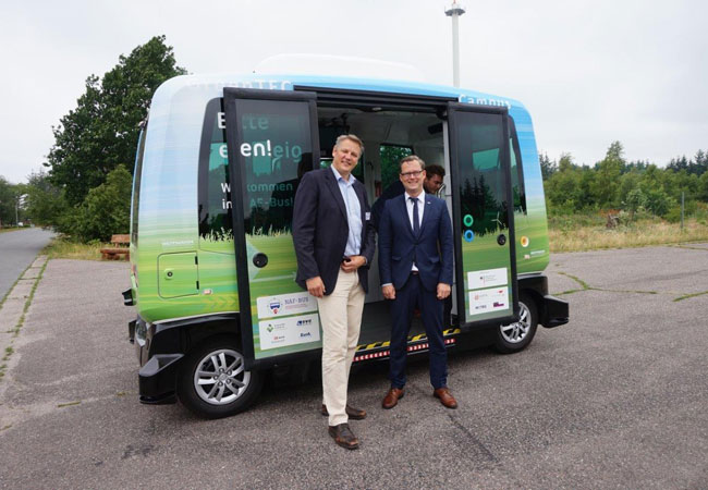 Pressebild: Staatssekretär Rohlfs auf dem GreenTEC Campus in Enge-Sande