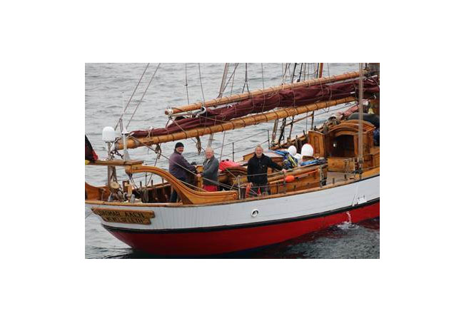 Pressebild: Arved Fuchs und seine Crew erreichen mit der „Dagmar Aaen“ den Offshore Windpark Butendiek.