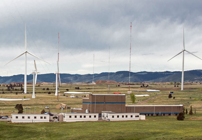 Pressebild: Im National Wind Technology Center in Colorado wollen SKF und das National Renewable Energy Laboratory vor allem zuverlässigkeitssteigernde Optimierungspotenziale für künftige Getriebe- und Hauptwellenlagerkomponenten ans Tageslicht fördern (Bild: NREL / Dennis Schroeder).