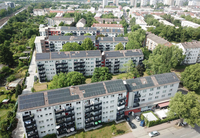 Pressebild: Mainova ist deutschlandweit Vorreiter beim Mieterstrom aus Sonnenenergie