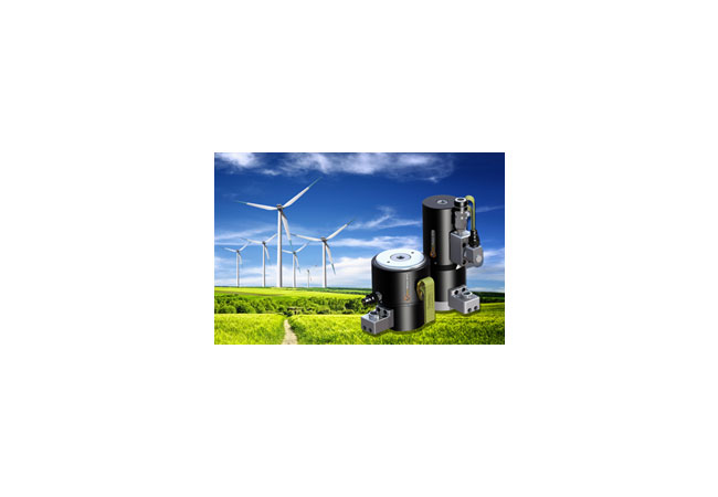 Pressebild: Hydraulische Schraubenspannvorrichtungen und Vorspannzylinder sowie Hochmomentschrauber von Atlas Copco unterstützen weltweit die Montage von Windkraftanlagen. Auf der Hamburg WindEnergy stellt das Essener Unternehmen im September sein Programm für diesen Industriezweig vor. (Bild: Atlas Copco Tools Central Europe GmbH)