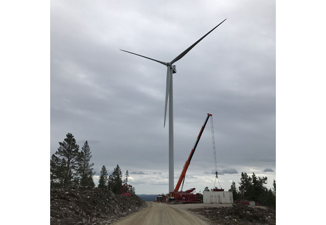 Pressebild: Erste Windenergieanlage im Gemeinschaftsprojekt Onshore-Windpark Raskiftet errichtet