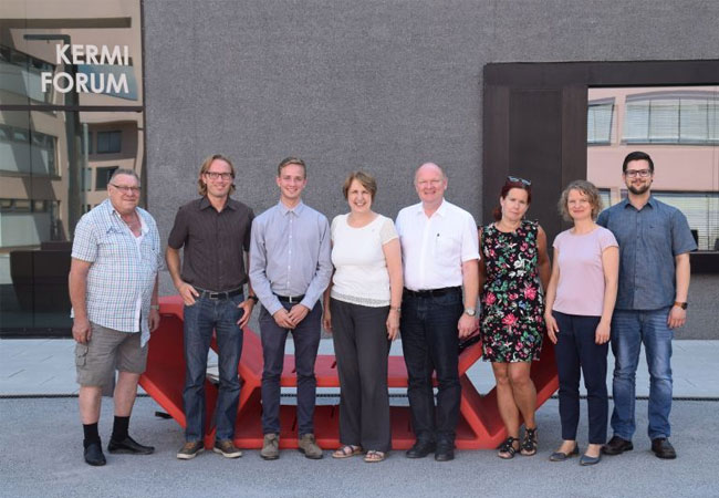 PB: Besuch an der TH Deggendorf (v. l.): Hugo Steiner, Prof. Roland Zink, Moritz Schneider, Annette Karl MdL, Dr. Bernd Vilsmeier, Beate Straßer, Dr. Kristin Seffer und Markus Eider / THD