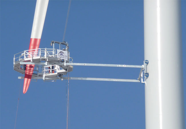 Bildunterschrift: Die Vorgängermodelle der K-BP-4 veranschaulichen das Prinzip des 360-Grad-Zugangs zum Rotorblatt. / Copyright: Käufer Befahrtechnik