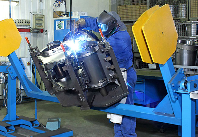 PB: Breit gefächerte Kompetenzen in den Bereichen Engineering und Schweißtechnik machen Helmut Rübsamen zu einer der ersten Adressen für die Realisierung von Baugruppen aus Edelstahl, Stahl und Leichtmetall. Das Unternehmen beherrscht verschiedene Schweißtechnologien und ist als Schweißer-Fachbetrieb nach ISO 3834-3 für die Herstellung sicherheitsrelevanter Bauteilen zertifiziert. / (Bilder: Helmut Rübsamen)