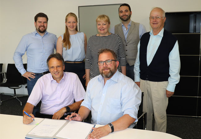 Pressefoto: Unterzeichnen des Service-Vertrages am 09.08.2018 / © Stadtwerke Lingen GmbH, Öffentlichkeitsabteilung