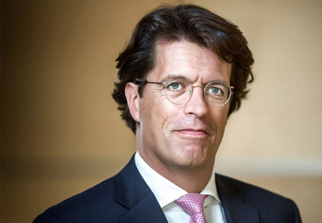 Pressebild: Klaus Rosenfeld wechselte 2009 von der Dresdner Bank AG als Finanzvorstand zur Schaeffler Gruppe. Im Juni 2014 wurde er zum Vorsitzenden des Vorstands der Schaeffler AG bestellt, unter seiner Führung erfolgte im Oktober 2015 der Börsengang der Schaeffler AG. Mit der Strategie „Mobilität für morgen“ und dem Zukunftsprogramm „Agenda 4 plus One“ treibt er seitdem die Transformation der Schaeffler Gruppe erfolgreich voran.