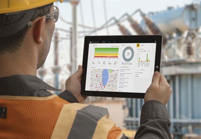Pressebild: Photographer: Copyright: ABB - Worker with tablet