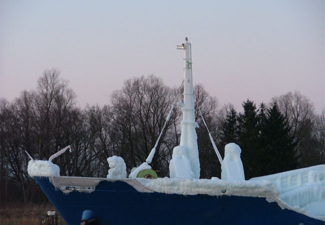 Vereistes Schiff / Foto: HB
