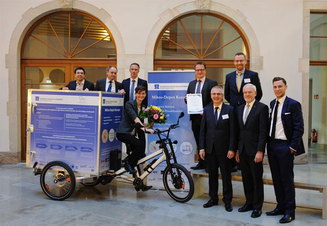 Pressebild: Das Team der TH Nürnberg gewinnt den Bundeswettbewerb "Nachhaltige Urbane Logistik" / Daniela Schlenker / TH Nürnberg