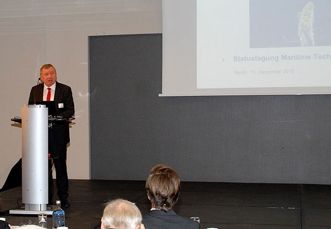 PB: Der Koordinator der Bundesregierung für die maritime Wirtschaft, Norbert Brackmann, auf der Statustagung des Maritimen Forschungsprogramms © BMWi/Andreas Mertens