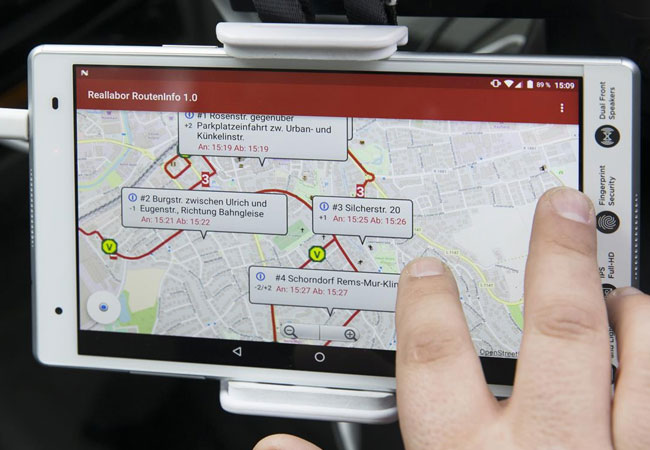 PB: App zur Bestellung des flexiblen Bedarfsbus / © DLR