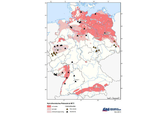 Abb. 1: Das Norddeutsche Becken ist vor allem in den Bundesländern Mecklenburg-Vorpommern, Brandenburg, Niedersachsen und Nordrhein-Westfalen für geothermische Nutzung geeignet. Die schwarzen Dreiecke zeigen die derzeitigen Kohleheizwerke an. Geothermie könnte Kohle als Energieenergieerzeuger an den jeweiligen Standort direkt ersetzen.