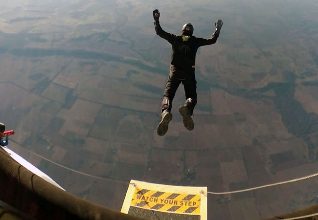 Pressebild: First man to fly in the jet stream