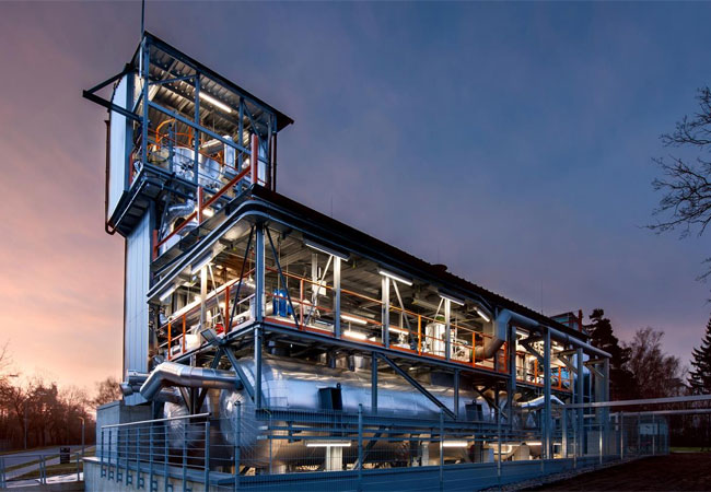 PB: Testanlage TESIS (Test Facility for Thermal Energy Storage in Molten Salt) des DLR-Instituts für Technische Thermodynamik am Standort Köln.